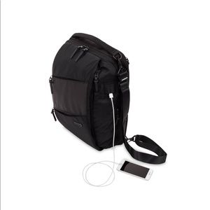 Swissgear 2-in-1 convertible travel backpack bnwt